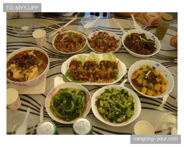 迪巴拉这训练餐吃得比我家年夜饭还精致，自律到让人怀疑他是不是偷偷开了米其林副业？